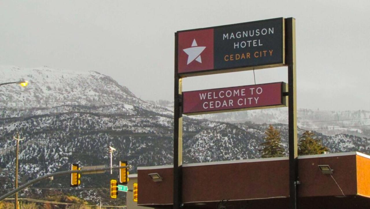 Magnuson Cedar Stadt Exterior foto